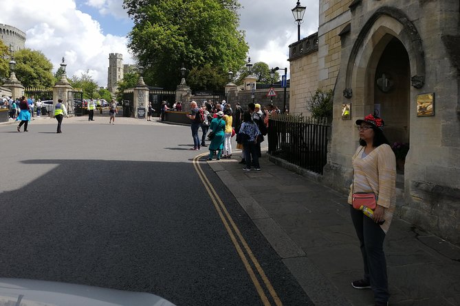 Luxury Private Vehicle Day Hire From & to London via Stonehenge & Windsor Castle - Private Chauffeured Experience From London