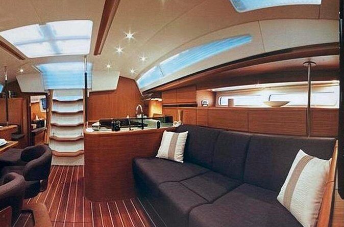 Luxury Sailboat 50 feet in Private for up to 9 People 4 hrs - FAQ