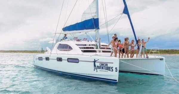 Luxury Sailing and Snorkeling Puerto Aventuras - Gourmet Lunch Served