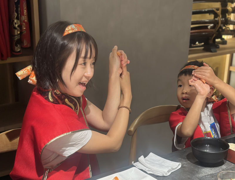 Luxury Samurai Sushi Dining Show in Asakusa Tokyo - Who will enjoy this meal most