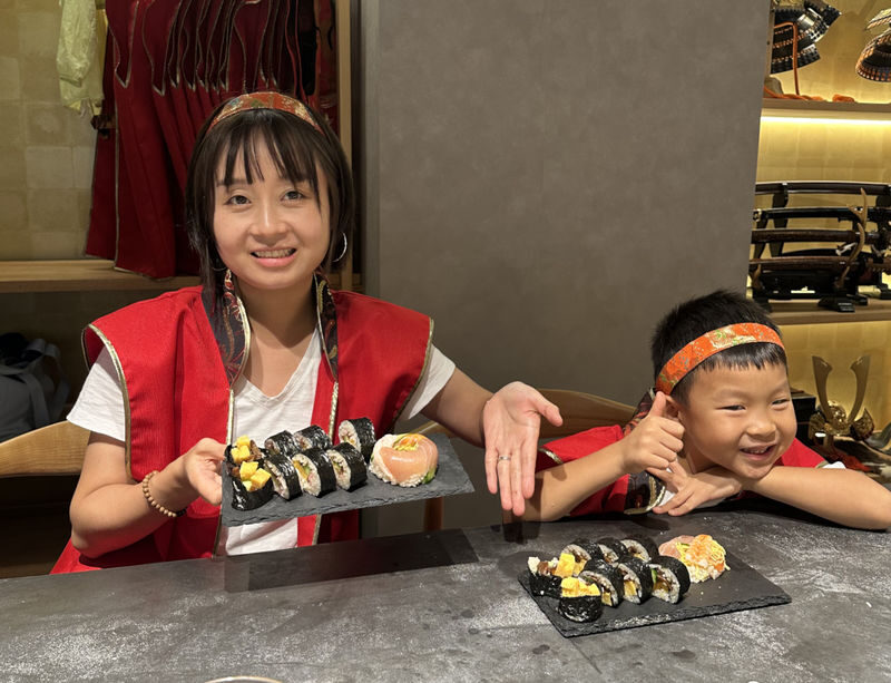 Luxury Samurai Sushi Dining Show in Asakusa Tokyo - Should you book the samurai sushi experience?