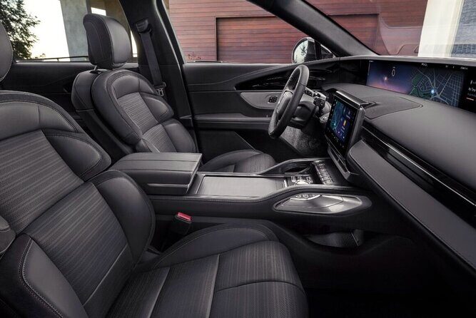 Luxury Sedan O'Hare/Midway Airport (Curbside)  Chicago Ony Way - Deep Dive into the Experience