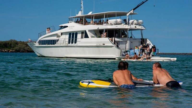 Luxury Sunset Broadwater Cruise Tour - Drinks, cheese and music