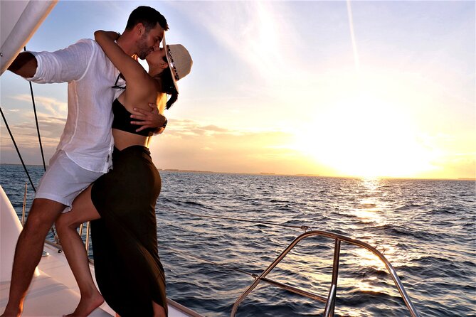 Luxury Sunset Sailing Cruise in Cancun With Light Dinner and Open Bar - Itinerary Highlights