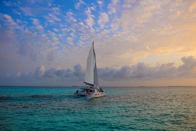 Luxury Sunset Sailing Cruise in Cancun With Light Dinner and Open Bar - Luxury Amenities