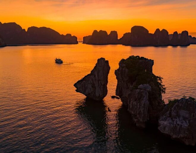 Luxury Sunset Tour - Private Yacht With Snacks & Visit Cave - Inclusions