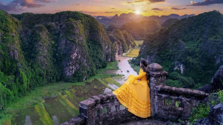 Luxury Tour Bai Dinh-Trang An-Mua Cave Limo Bus-Buffet Lunch - Itinerary Details