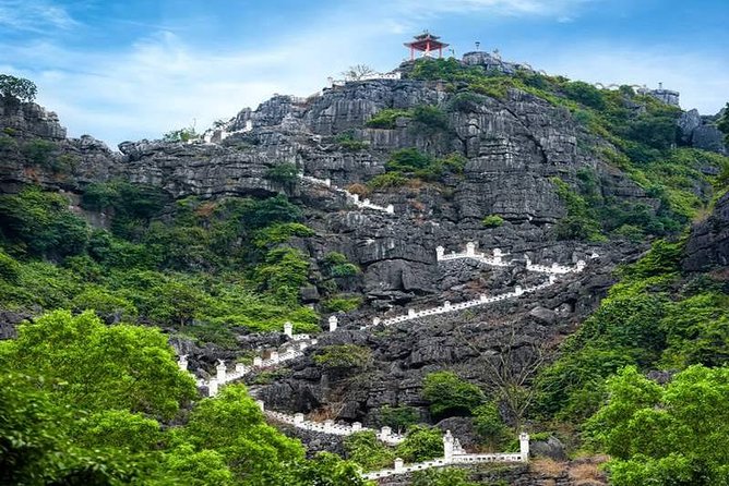 Luxury Trang an - Bai Dinh -Mua Cave/ Limousine Car/ Full Service - Boat Trip to Trang an Cave Complex