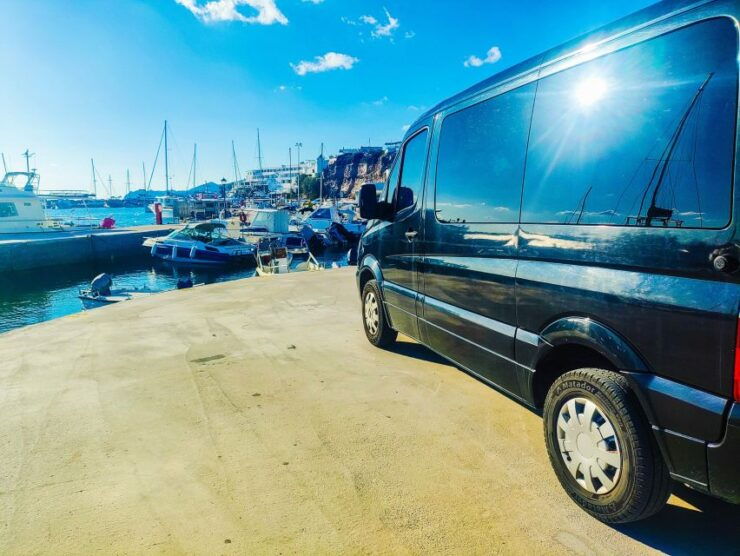 Luxury Transportation From/To Oia - Pricing and Duration