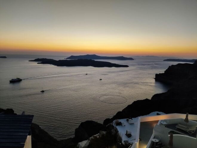 Luxury Transportation From/To Oia - Private Group Experience