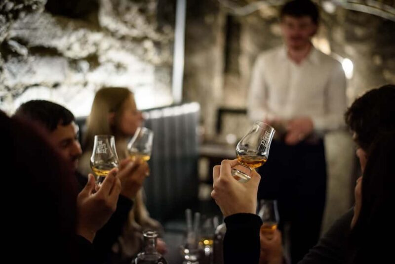 Luxury Whisky Tasting in Edinburgh's Underground Vaults - The Experience in Detail