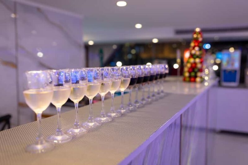 Luxury White Cruise &Premium View &Complimentary Beer & Win - Good To Know