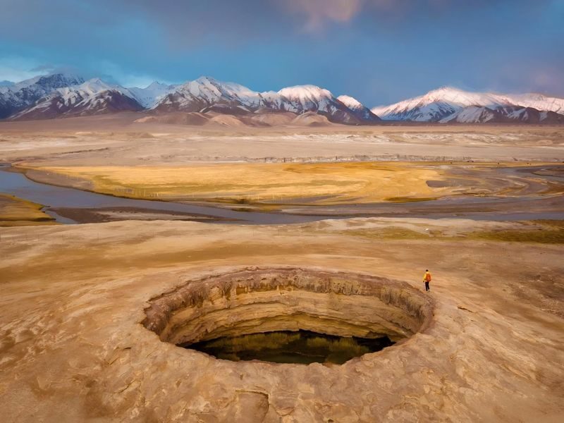Luxury Xinjiang Southern Xinjiang Kashgar 6-Day Private Tour - Panlong Ancient Road, Bandir Blue Lake and Karakul Lake