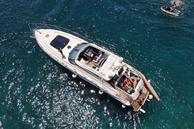 Luxury Yacht 4 hours in Madeira - The Experience of the Yacht Itself