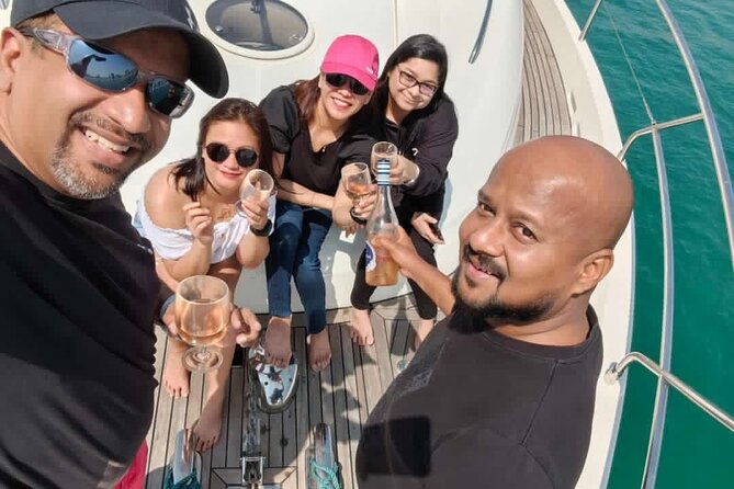 Luxury Yacht Cruise and Dine in Dubai - Meeting and Pickup