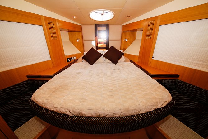 Luxury Yacht Cruise Dubai Marina Palm Jumeirah, Burj Al Arab, and Atlantis - Optional Swim in the Palm Lagoon