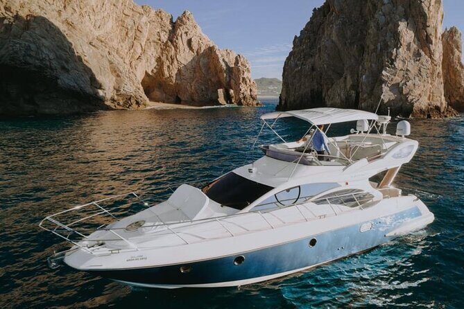 Luxury Yacht Experience in Los Cabos 45 FT - An Overview of the Experience: Pure Elegance on the Water