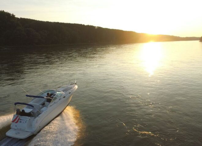 Luxury Yacht Experience on Danube in Vienna - Selecting Participants and Date