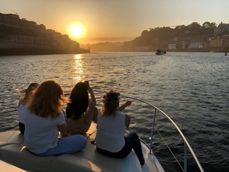 Luxury Yacht Private Sunset 2 Hours Tour - Experience Highlights