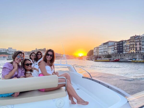 Luxury Yacht Private Sunset 2 Hours Tour - Accessibility