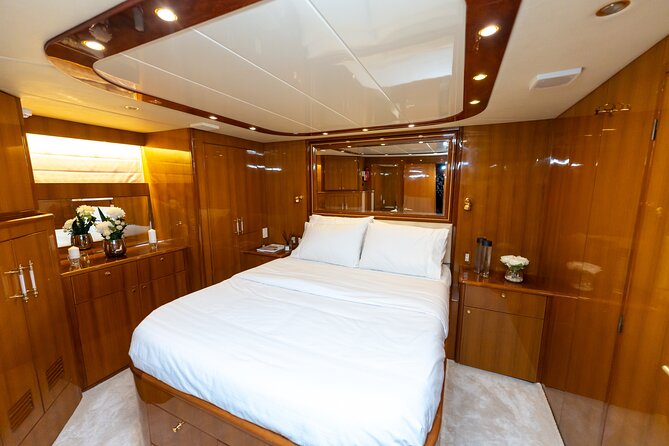 Luxury Yacht Rental - Numarine 80ft Dubai Yachts - Features and Amenities