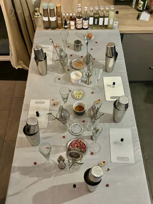 Lyon: Cocktail workshop in your home - The Value of the Price