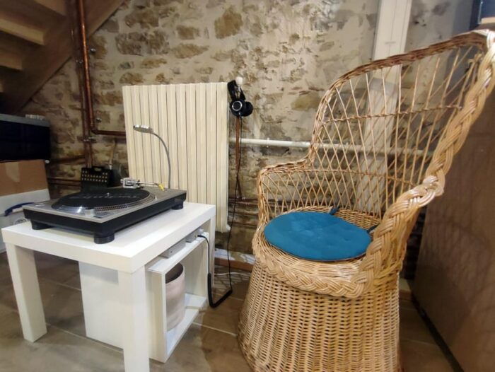Lyon Croix-Rousse: Wine Tasting & Vinyl Record Tour - Booking and Cancellation Policy