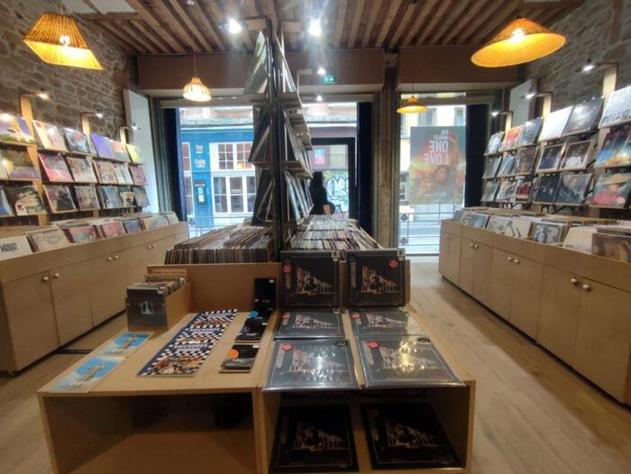 Lyon Croix-Rousse: Wine Tasting & Vinyl Record Tour - Tips for Participants