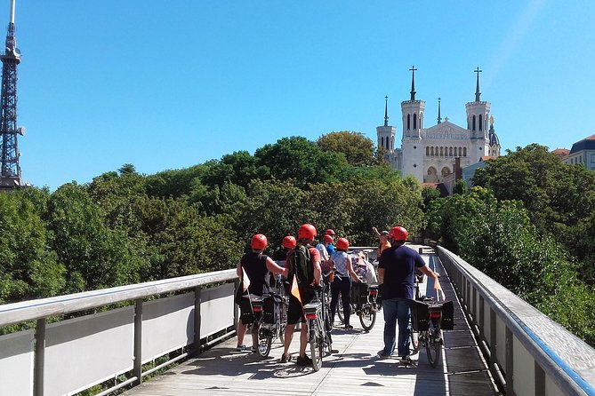 Lyon Electric Bike Tour Including Food Tasting With a Local Guide - Tour Experience