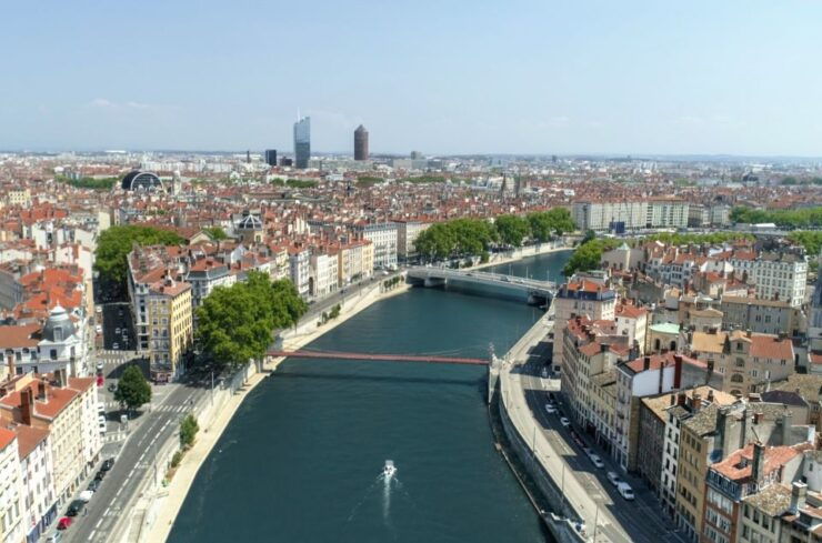 Lyon: From Confluence to Barbe Island in Electric Boat - Features