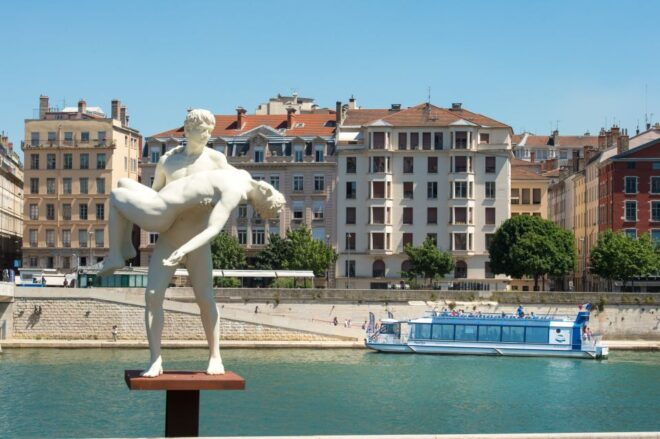 Lyon: Guided Sightseeing Cruise - Meeting Point and Accessibility