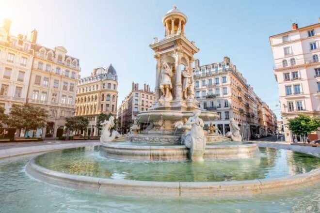 Lyon: Guided Tour of Lyon - Booking Process