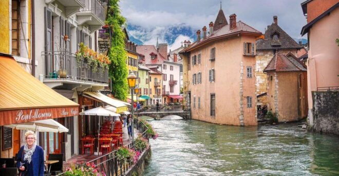 Lyon : Luxury Private Transfer to Annecy in Van - Transportation and Stops
