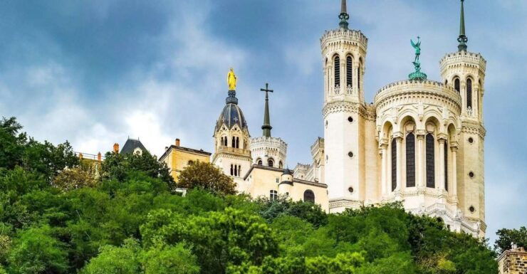 Lyon Old District: Private Guided Walking Tour - Booking Details