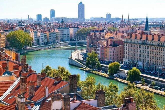 Lyon Old Town Tour With Vaporetto River Cruise Tickets - Meeting Point