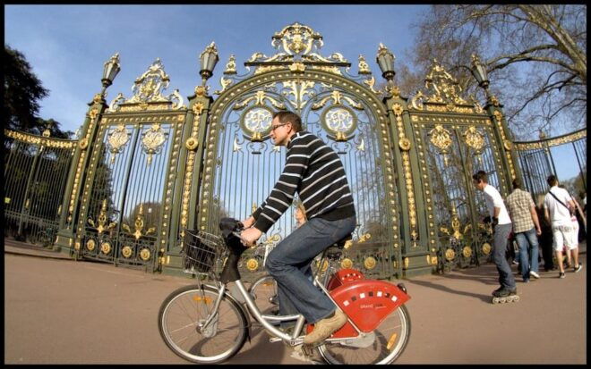 Lyon: Premium Self-Guided Bike Tours With AI Virtual Guide - Features of the Tour