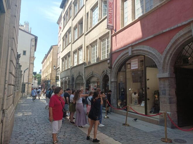 Lyon: Private Guided Tour With an Official Tour Guide! - Tour Highlights and Attractions