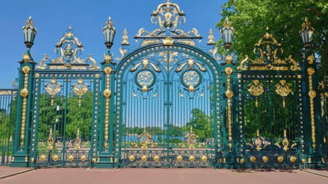 Lyon: Private Transfer and Sightseeing Tour - Key Attractions