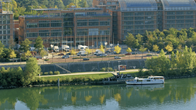 Lyon: Private Transfer and Sightseeing Tour - Booking Information