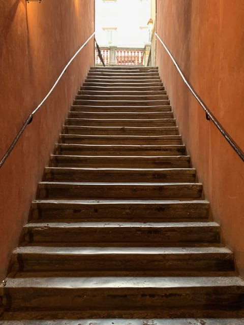 Lyon: Private Walking Tour of Traboules in the Old Town - Navigating the Traboules: Tips and Insights