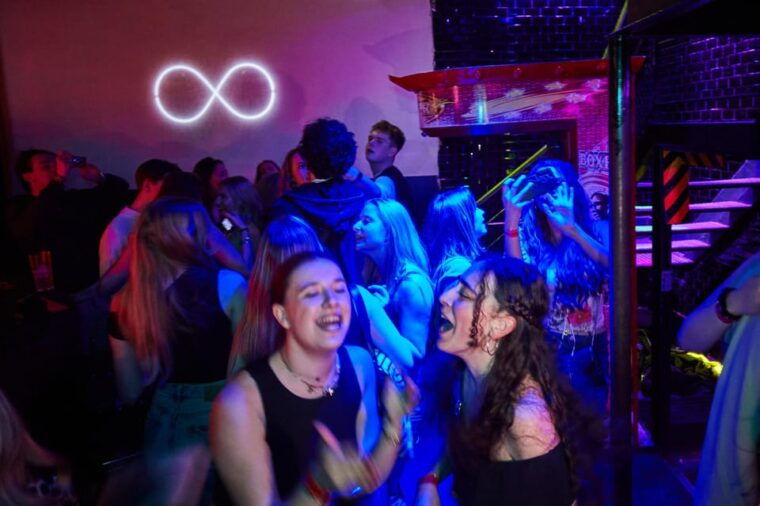 Lyon: Riviera Bar Crawl Party With Free Shots and Vip Entry - Customer Experiences: Positive Ratings and Reviews