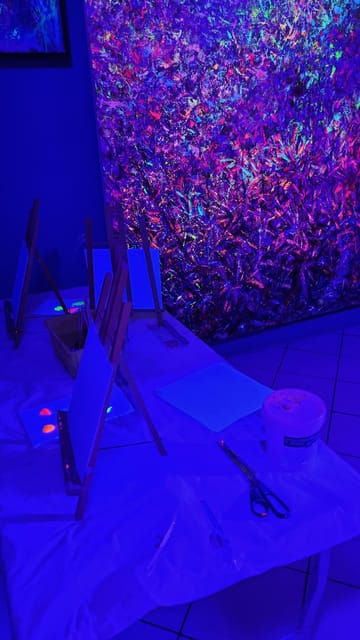 Lyon: Tarot Reading and Neon Painting Workshop - Exploring Personal Potential