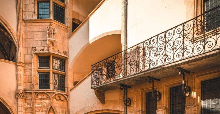 Lyon: Traboules Private Tour of the Secret Passages - Tour Description