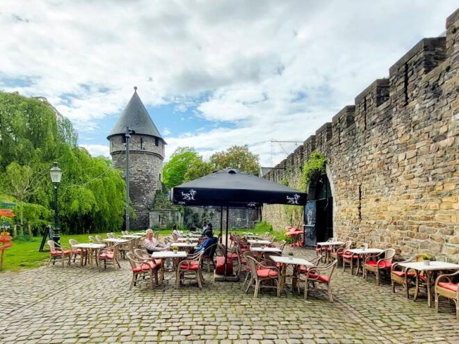Maastricht: City Exploration Smartphone Game - Inclusions and Meeting Point