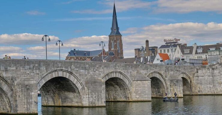 Maastricht: Day Trip From Amsterdam With 3 Country Point - Good To Know