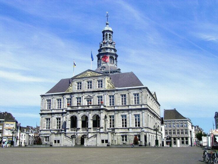 Maastricht: Day Trip From Amsterdam With 3 Country Point - Getting to Maastricht