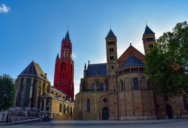 Maastricht: Day Trip From Amsterdam With 3 Country Point - Discovering Maastricht