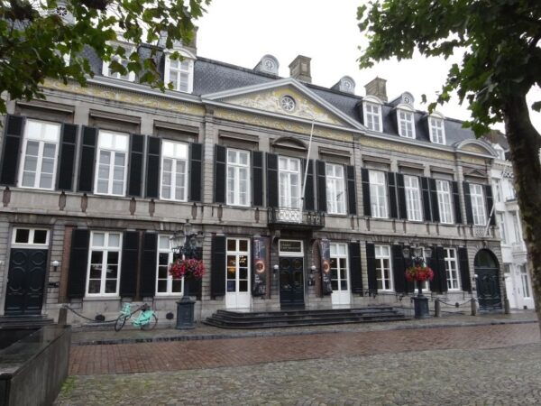 Maastricht Self-Guided Walking Tour & Scavenger Hunt - Tips for a Smooth Experience