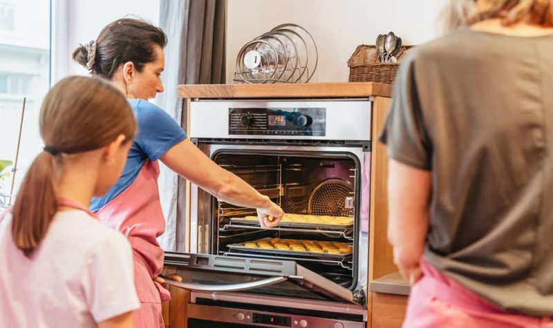Macaron and French dessert cooking class in Paris - Is $120.99 a fair price?