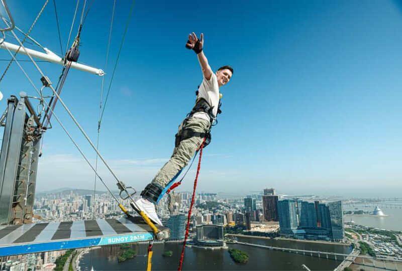 Macau: Skypark Tower Bungy, Skywalk, Skyjump & Tower Climb - Bungy Jump: The Record-Setting Leap from 233 Meters
